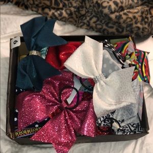 🎀2 FOR 15OR 3 FOR 25 CHEERLEADING BOWS🎀